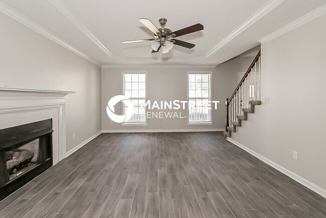 Building Photo - 5 Bedroom Pet-Friendly Home in Jackson, TN with Main Street Renewal