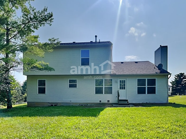 Building Photo - 3300 Whispering Woods Dr