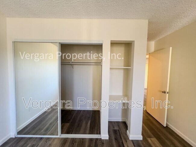 Building Photo - 2513 Ruhland Ave