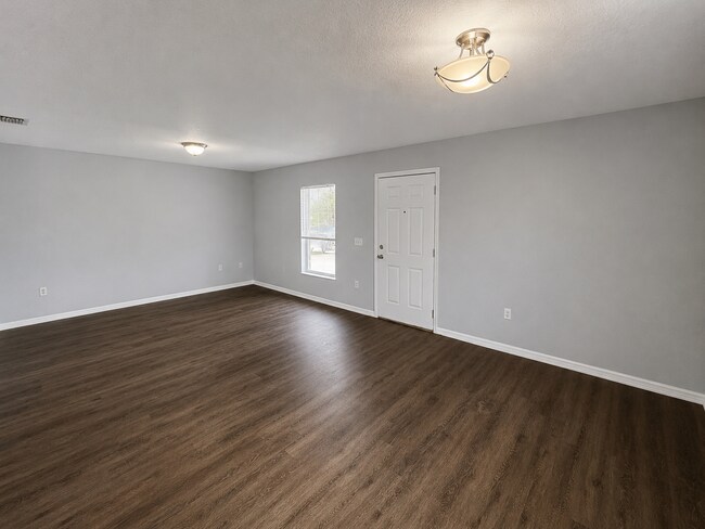 Building Photo - 38621 Rose Ln