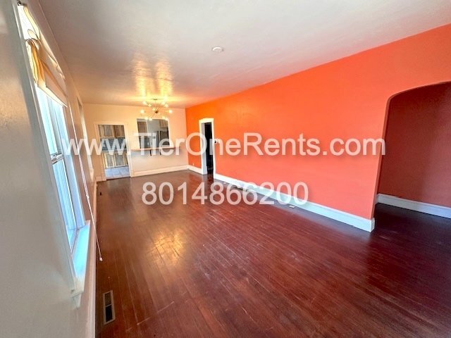Building Photo - This property offers a NO DEPOSIT option available for qualified renters!