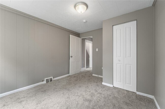 Building Photo - 160 Hazelwood Ave