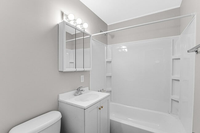 Building Photo - 3 Bedroom 1 Bathroom House for Rent!