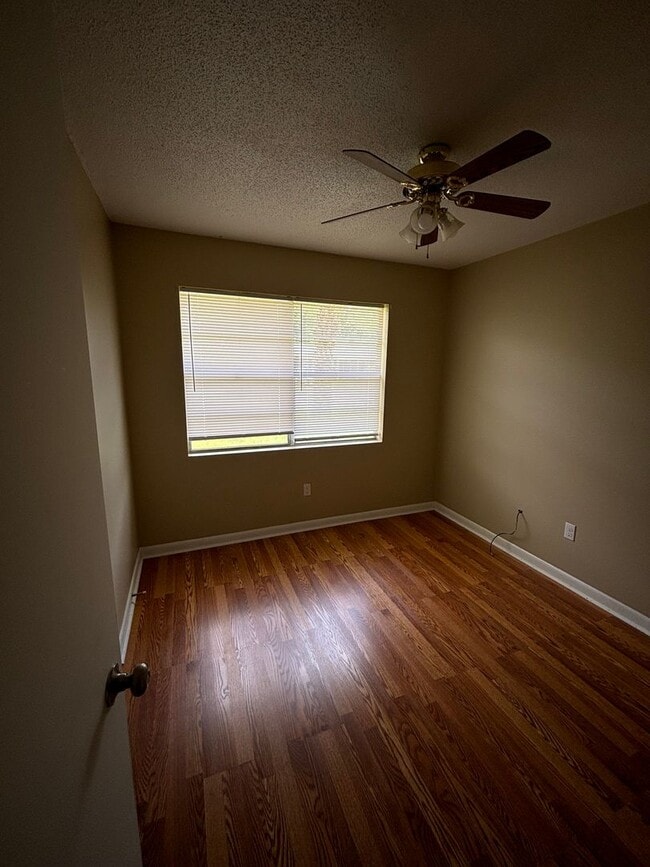 Building Photo - FOR RENT 3 Bed 2 bath home