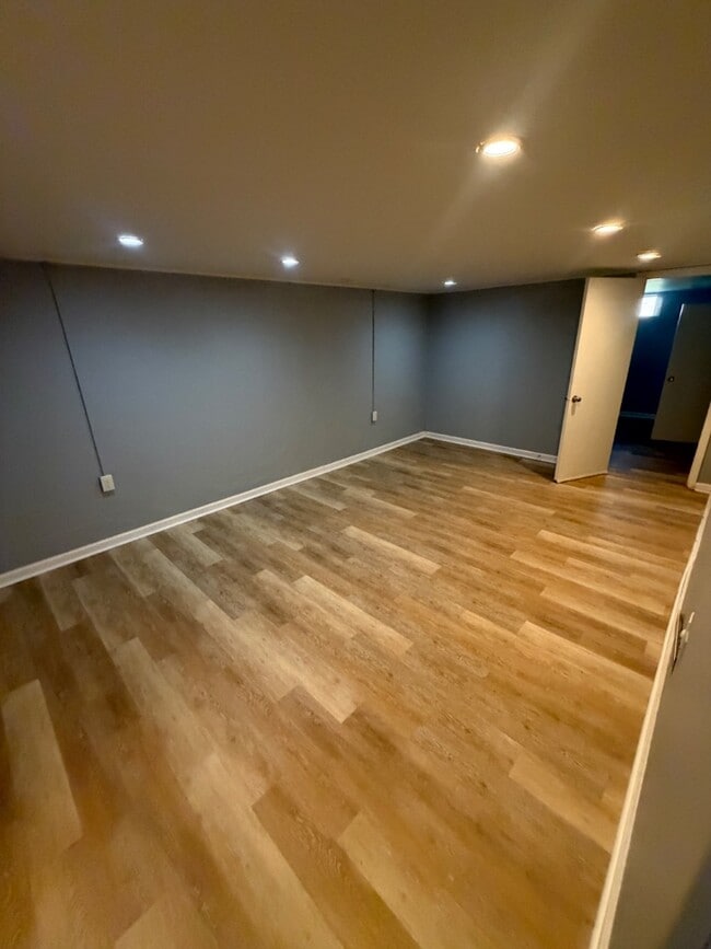 Building Photo - 11813 Pierce Way