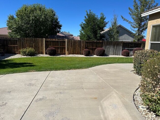 Building Photo - 1631 Caliterra Way