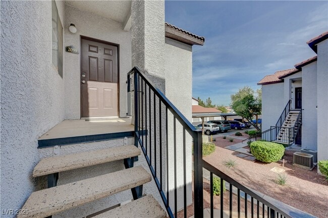 Building Photo - 2615 W Gary Ave