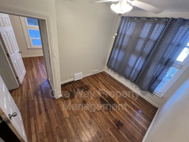 Building Photo - 1203 11th St