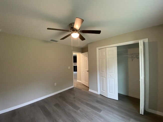 Building Photo - Custom Home - Desirable SW Ocala Neighborhood 3/2/2 **Won't Last**