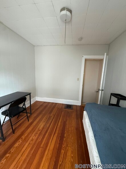 Building Photo - 32 Newcastle Rd