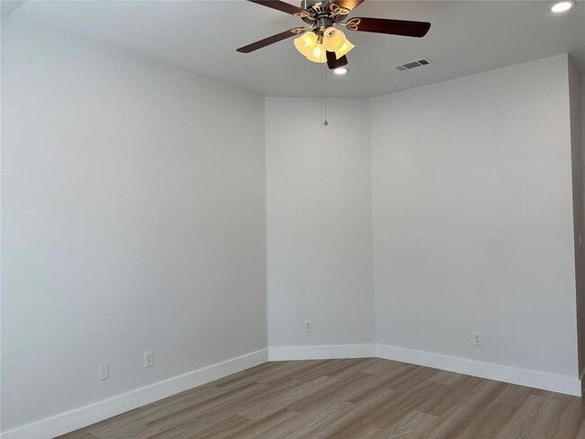 Building Photo - 1717 Bowerton Dr