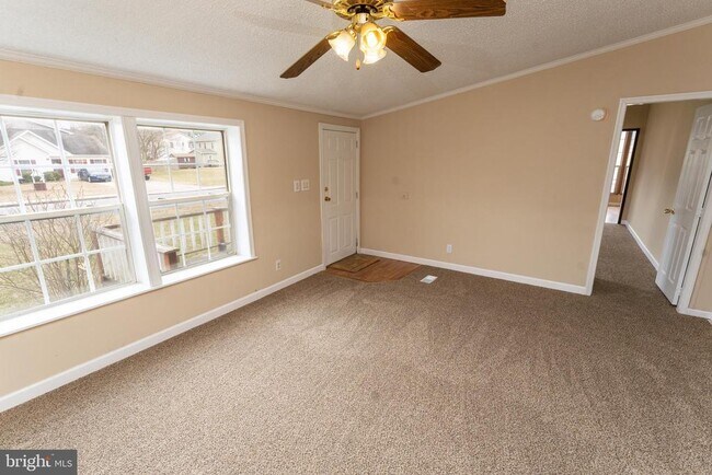 Building Photo - 1205 W 6th St