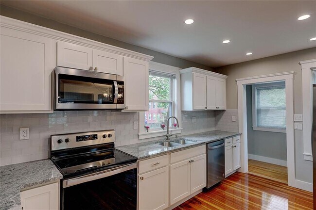 Building Photo - 167 Lafayette St