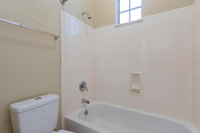 Building Photo - 3423 E Page Ave