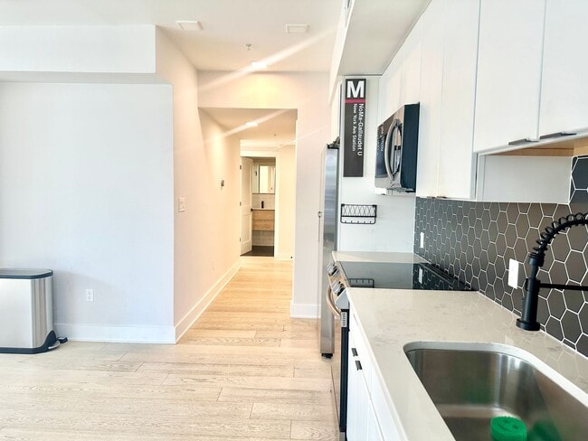 Building Photo - New Building! 2 Bed/ 2 Bath! Parking! Pets...