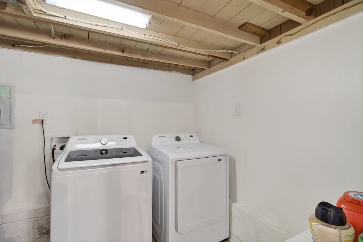 Building Photo - 1859 Branchwood St