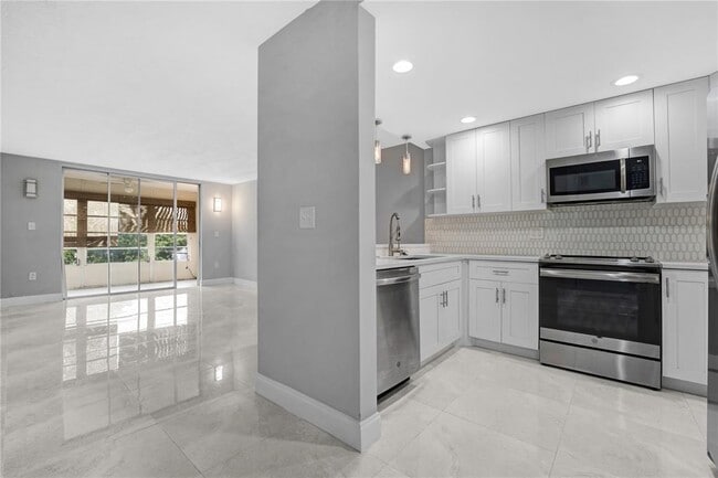 Building Photo - 7100 NW 17th St