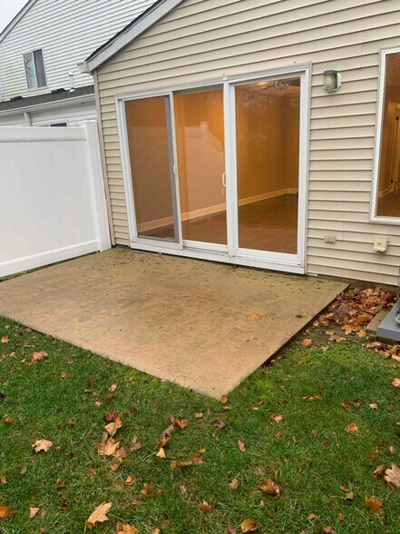 Building Photo - 9 Greenwood Dr