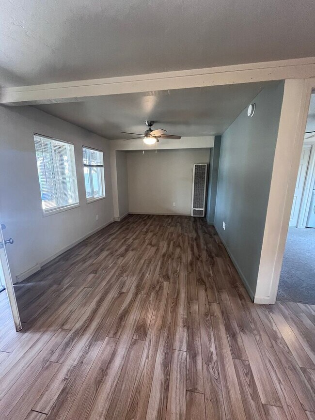 Building Photo - 553-557 Silver Strand Blvd.