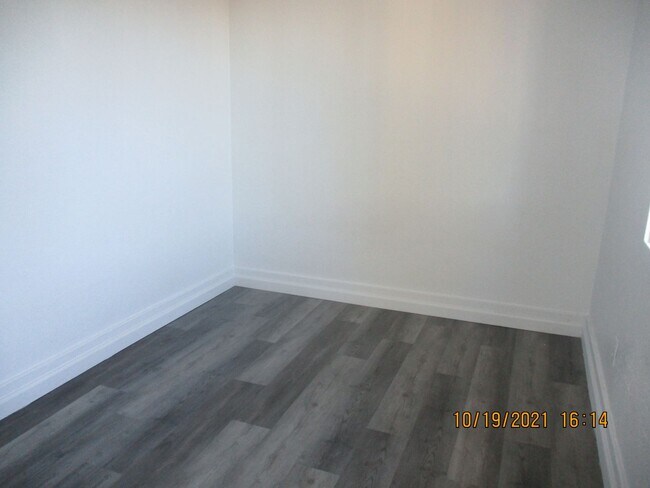 Building Photo - 540 North Ave