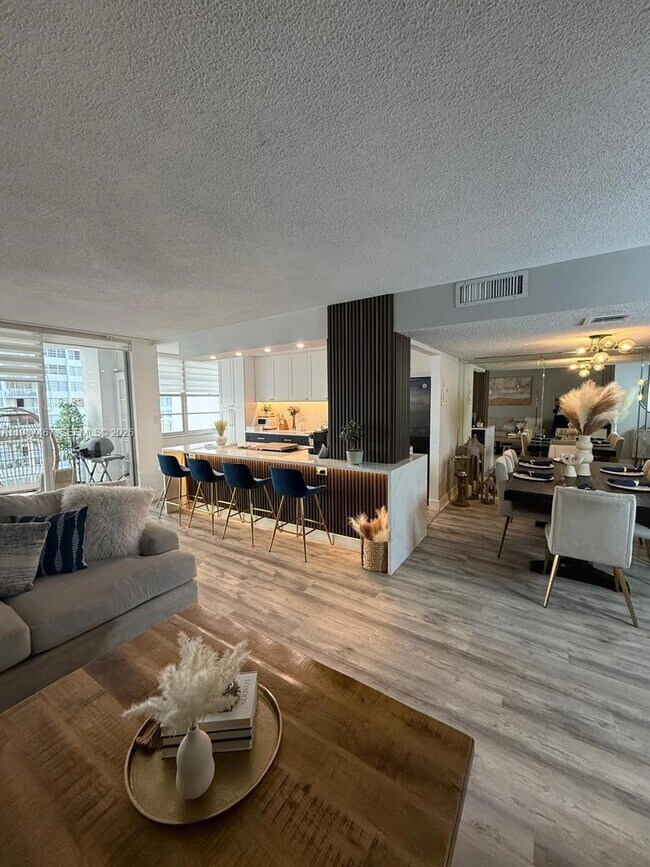 Building Photo - 18061 Biscayne Blvd