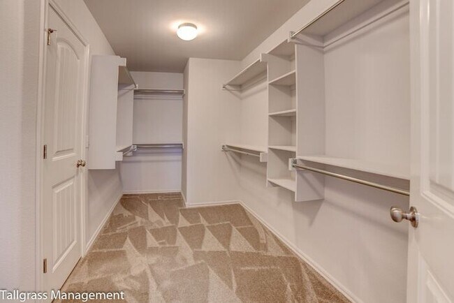 Building Photo - Pool + Park Community! 3/2/2 Plus Office!