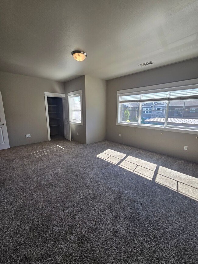 Building Photo - Beautiful newly constructed townhomes in East Medford