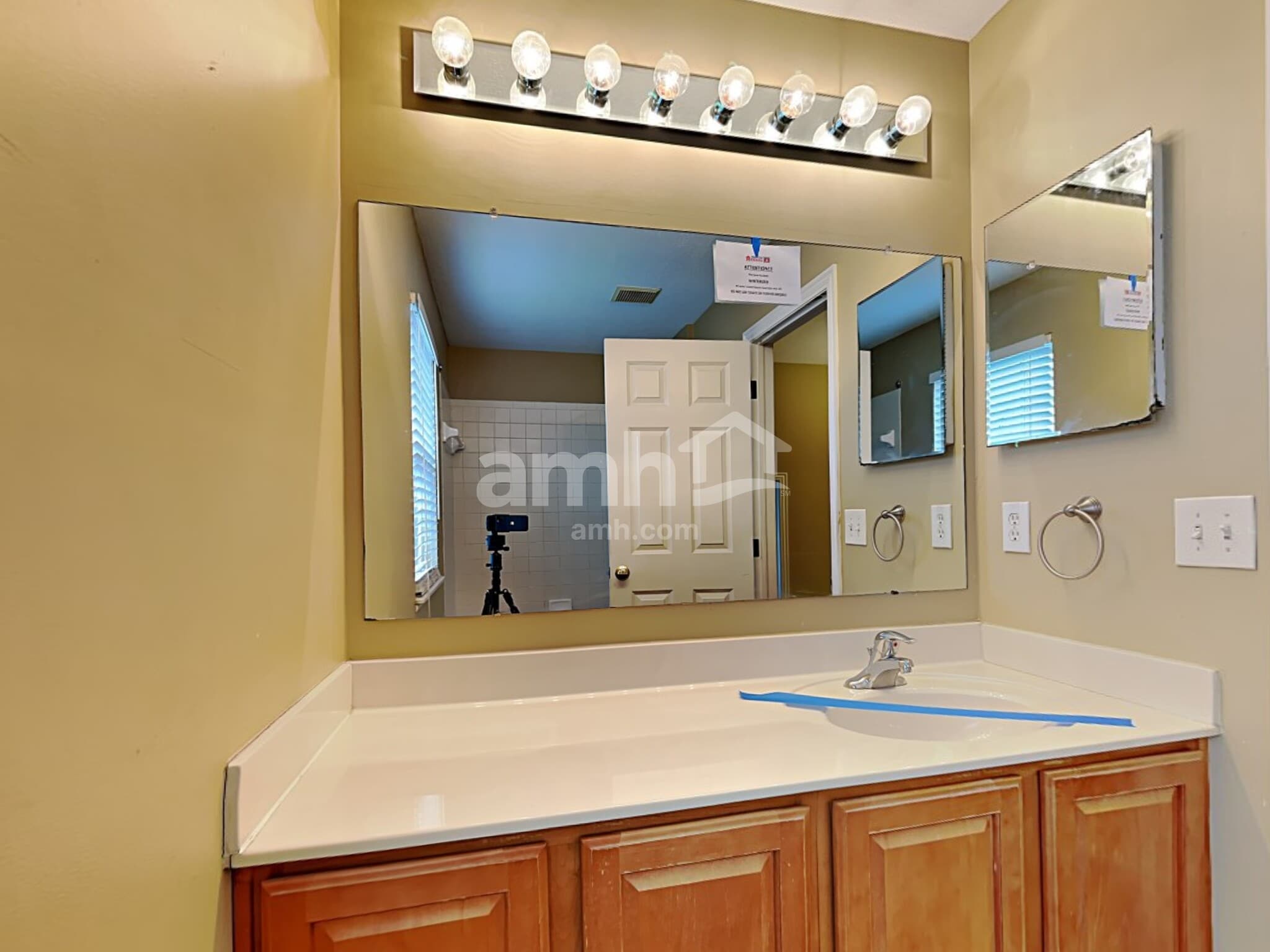 Building Photo - 203 Fox Glen Dr W