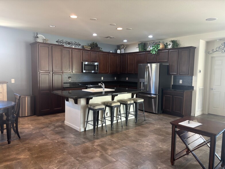 Building Photo - 4468 Covered Wagon Trl