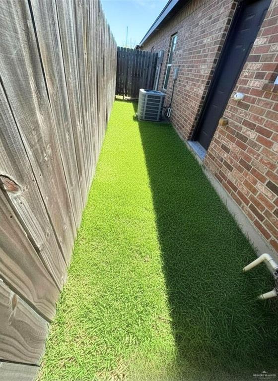 Building Photo - 18 Valeria St