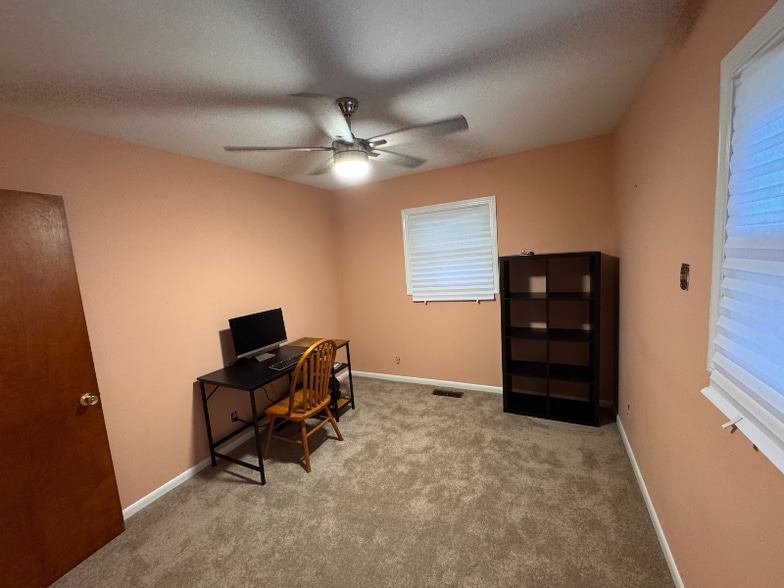 Building Photo - 1014 Denway Dr