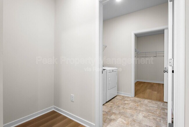 Building Photo - 9735 Kaleidoscope Row