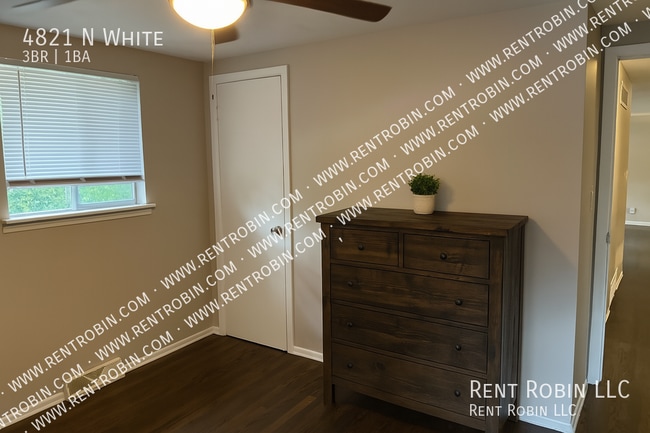 Building Photo - 4821 N White-