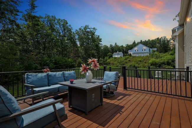 Building Photo - 22 Austin Ln