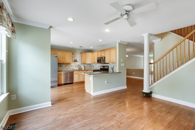 Building Photo - 8 Hopkinson Ct