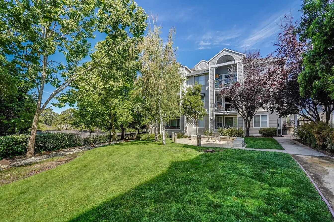 Building Photo - 1982 W Bayshore Rd