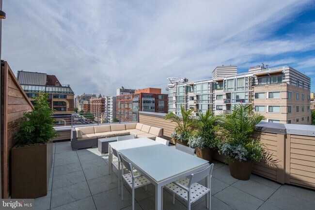 Building Photo - 1311 13th St NW