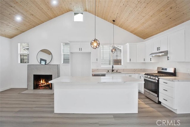 Building Photo - 1738 N Sierra Bonita Ave