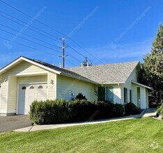Building Photo - Great 2/2 BR Duplex near Pilot Butte