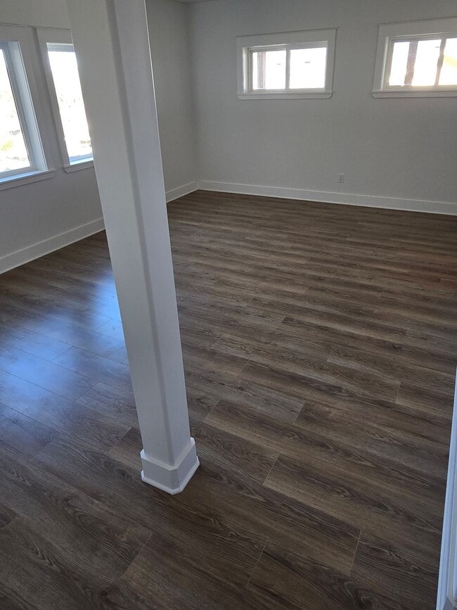 Building Photo - 3 bedroom 2.5 bathroom Custom Built Home