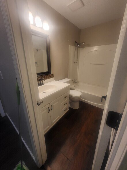 Building Photo - 1210 SE 3rd Ter