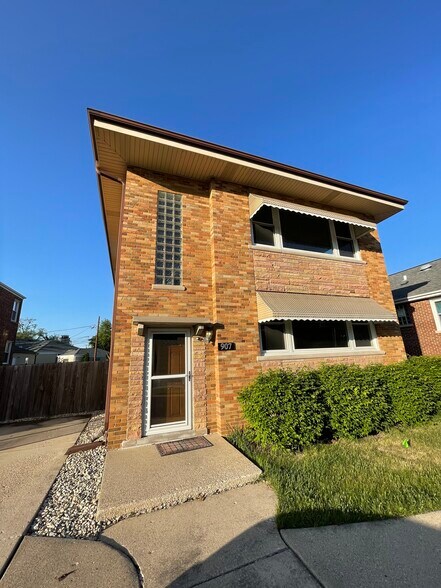 Building Photo - 907 N Northwest Hwy