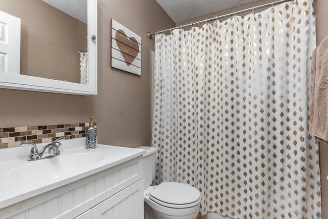 Building Photo - 340 Hillcrest Dr