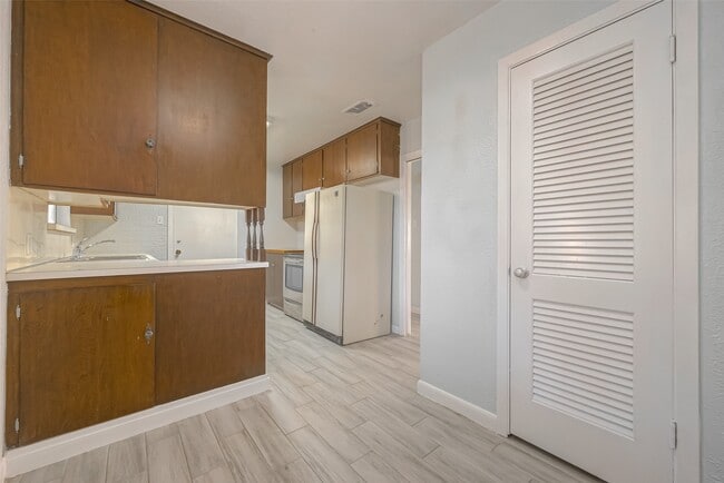 Building Photo - 3426 Bradford St