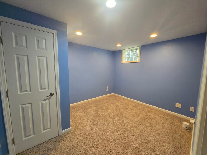 Building Photo - 929 Weninger Cir