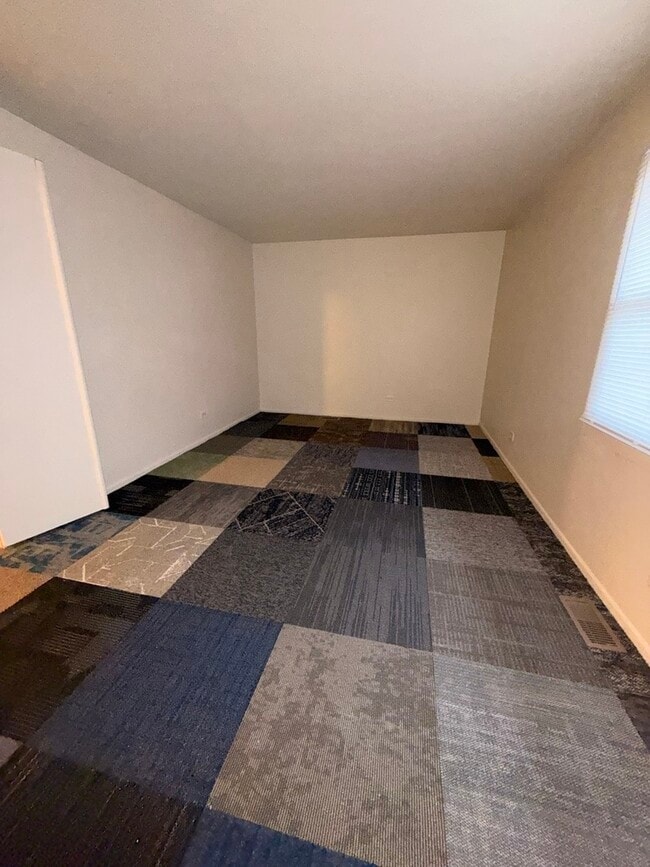 Building Photo - 5563 Allemong Dr