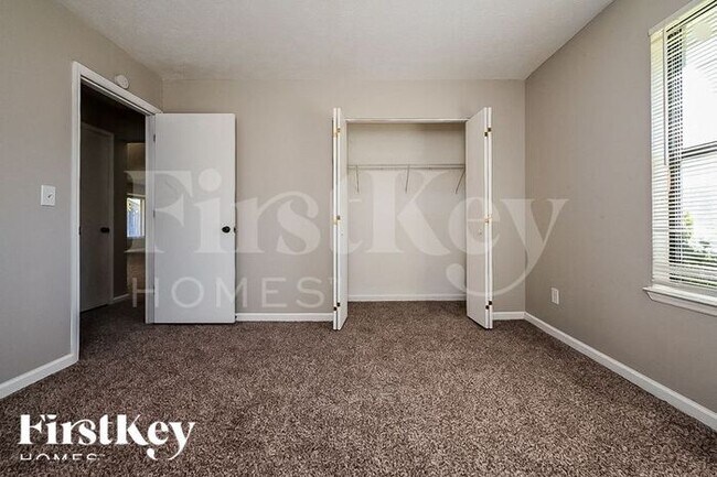 Building Photo - 765 Fieldstone Dr