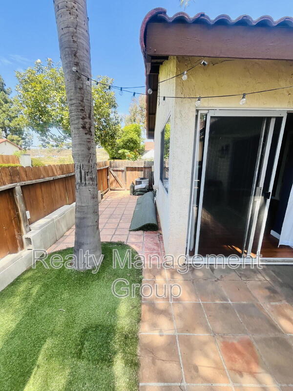 Building Photo - 1477 Saddle Way