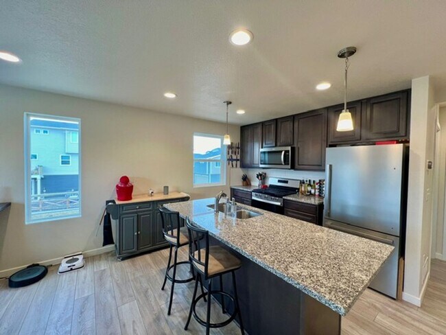 Building Photo - Gorgeous modern carriage style home available in Banning Lewis Ranch!