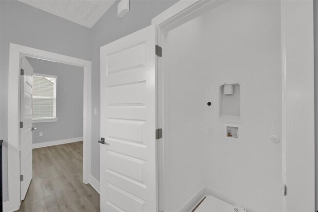 Building Photo - 1104 Begonia Terrace